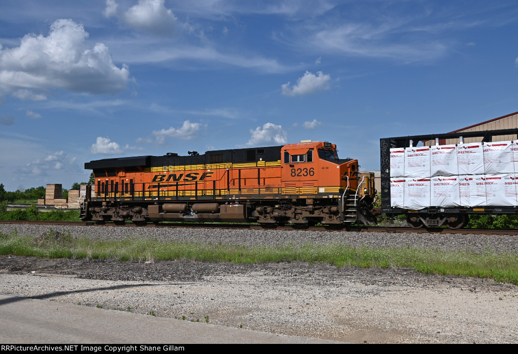 BNSF 8236 Dpu